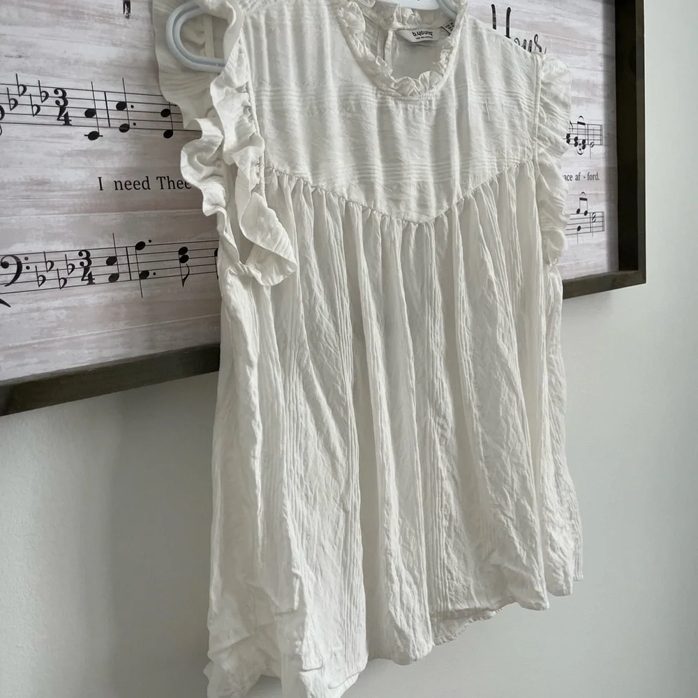 Chic Ruffled Ivory Blouse - Picture 2 of 3